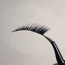 Load image into Gallery viewer, Foxy Angled Flying Volume Eyelashes-Fake Eyelash-UNIQSO
